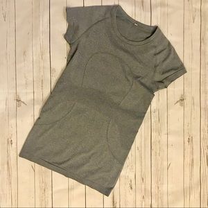 Lululemon gray so 6 run swiftly short sleeve top
